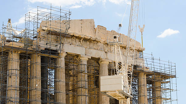 scaffoldings в парфенон - scaffolding ancient construction site athens greece стоковые фото и изображения