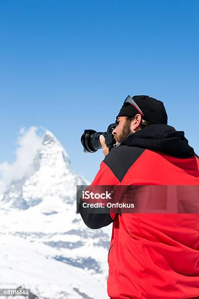 Фотограф Съемки На Маттерхорн Швейцария — стоковые фотографии и другие картинки Альпинизм - Альпинизм, Вертикальный, Верхняя часть