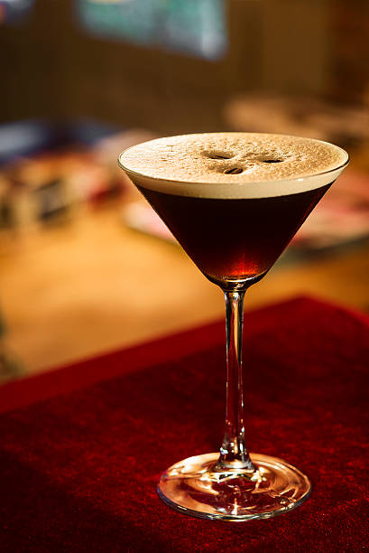 marrón café expresso cóctel - martini fotografías e imágenes de stock