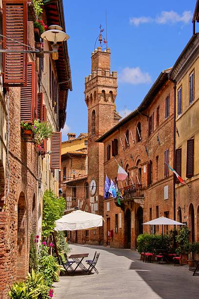 Medieval Tuscan street Medieval architecture of a small town in Tuscany, Italy siena italy stock pictures, royalty-free photos & images
