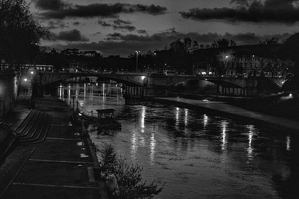 istock Tiber durind the sunset, Rome italy 481152306