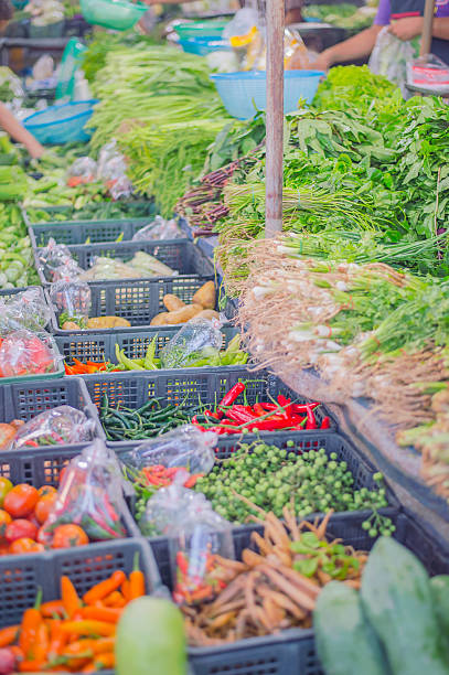 legumes em um mercado - asparagus vegetable market basket - fotografias e filmes do acervo