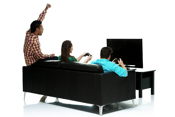 três amigos, jogar jogos de vídeos - gamer watching tv adult couple imagens e fotografias de stock