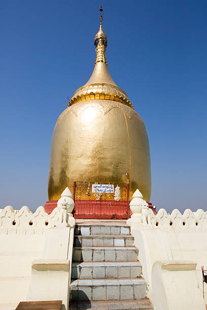 pagoda de paya de bu. - pagoda bagan tourism paya fotografías e imágenes de stock