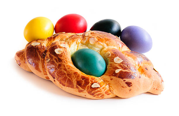 ostern kuchen mit eiern - breakfast easter yellow easter egg stock-fotos und bilder