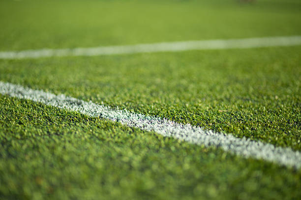 close-up do futebol grama - soccer soccer field artificial turf man made material - fotografias e filmes do acervo
