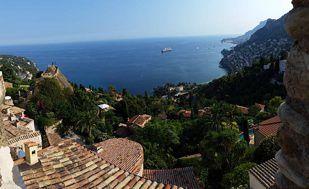 panoramiczny widok na roquebrune-cap-martin, azur coast, francja - aerial view cityscape menton beach zdjęcia i obrazy z banku zdjęć