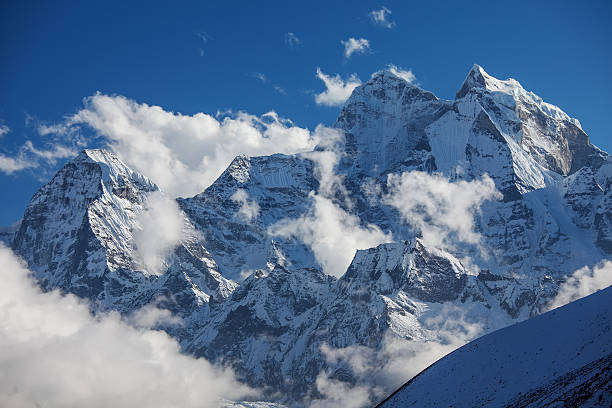 istock Beautiful landscape of Himalayas mountains 481217010