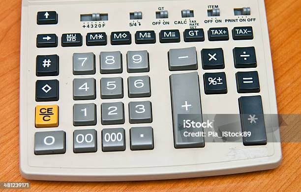Kalkulator Na Drewno Tekstura Tło - zdjęcia stockowe i więcej obrazów Alfabet - Alfabet, Bez ludzi, Biznes