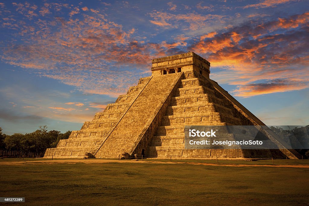 El Castillo (Kukulkan Temple) of Chichen Itza at sunset, Mexico Most famous landmark of Yucatan and iconic symbol of Mexico. Kukulkan is the name of a Maya snake deity that also serves to designate historical persons Chichen Itza Stock Photo