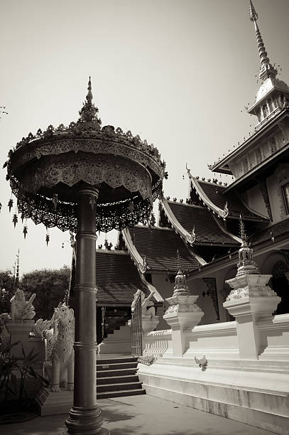 temple - hinduism monk buddhism myanmar photos et images de collection