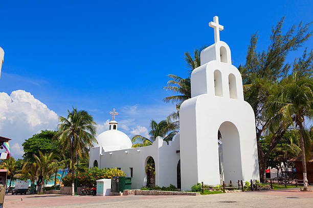 типичные белый мексиканский церковь - latin american and hispanic ethnicity church catholicism mission стоковые фото и изображения