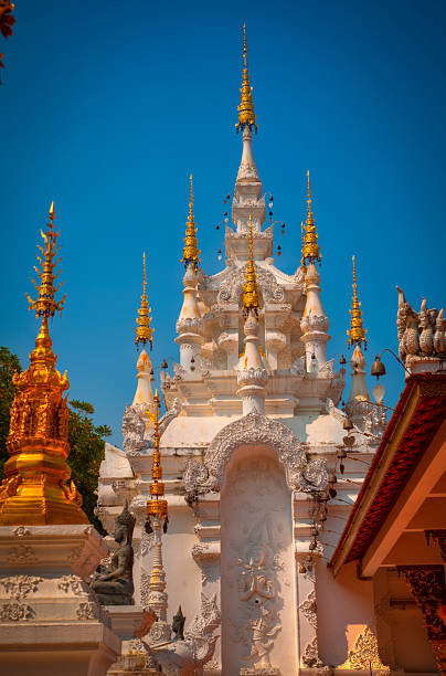 temple - hinduism monk buddhism myanmar photos et images de collection