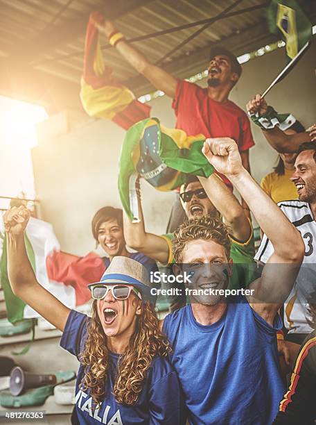 Mundo No Estádio De Futebol Alemão - Fotografias de stock e mais imagens de Futebol - Futebol, Fã, Estádio