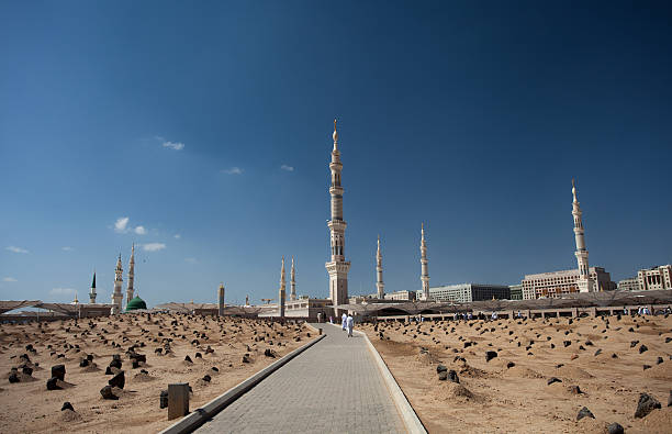 Masjid Al Nabawi View of Masjid Al Nabawi from Al Baqi Cemetery . al madinah stock pictures, royalty-free photos & images
