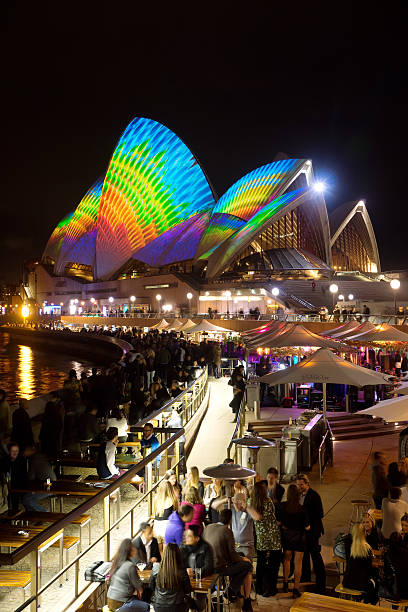 vivaci bar-teatro dell'opera di sydney - opera bar foto e immagini stock