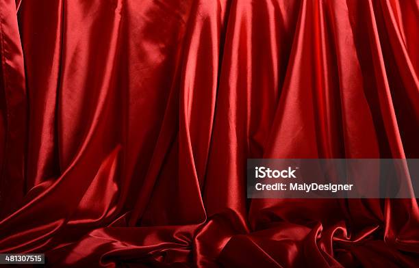 Fondo De Seda Rojo Foto de stock y más banco de imágenes de Brillante - Brillante, Cortina, Curva - Forma