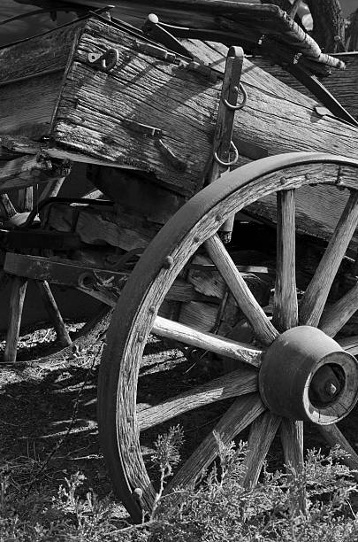 santa fe trail wagon le malerbe - santa fe trail foto e immagini stock