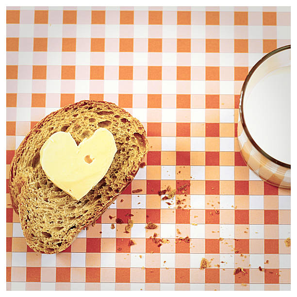 corazón de pan con queso y retro - food mobilestock bread brown bread fotografías e imágenes de stock