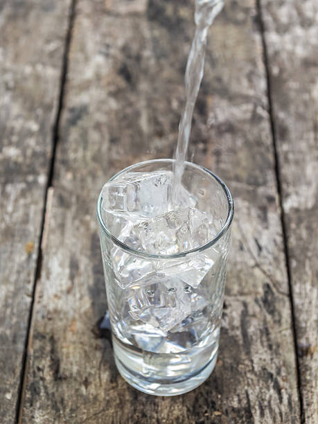 istock Pour water into a glass of ice 481307994