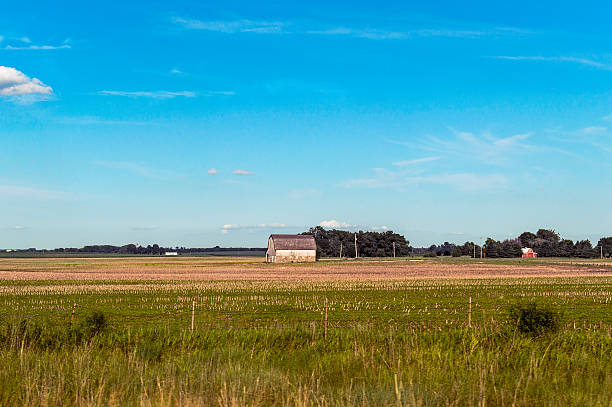 istock Distressed Farmhouse along Route 66, Midwest 481309094