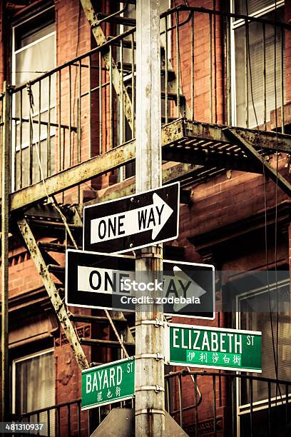 Китайский Знак Улицы В Ньюйорке — стоковые фотографии и другие картинки Нью-Йорк - Нью-Йорк, Штат Нью-Йорк, Без людей