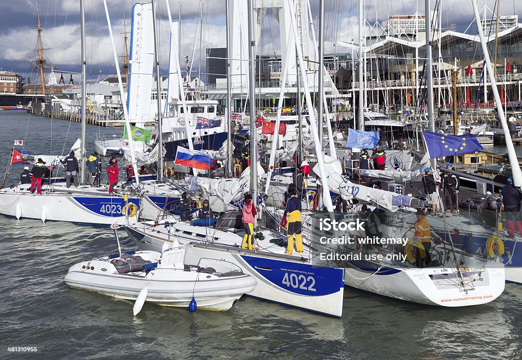 Dinghies no Gunwharf Quays, Portsmouth - Foto de stock de Aprender royalty-free