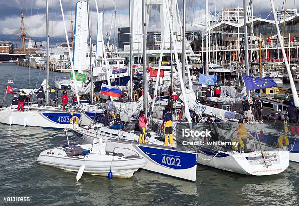 Foto de Dinghies No Gunwharf Quays Portsmouth e mais fotos de stock de Aprender - Aprender, Atividade, Atividade Recreativa