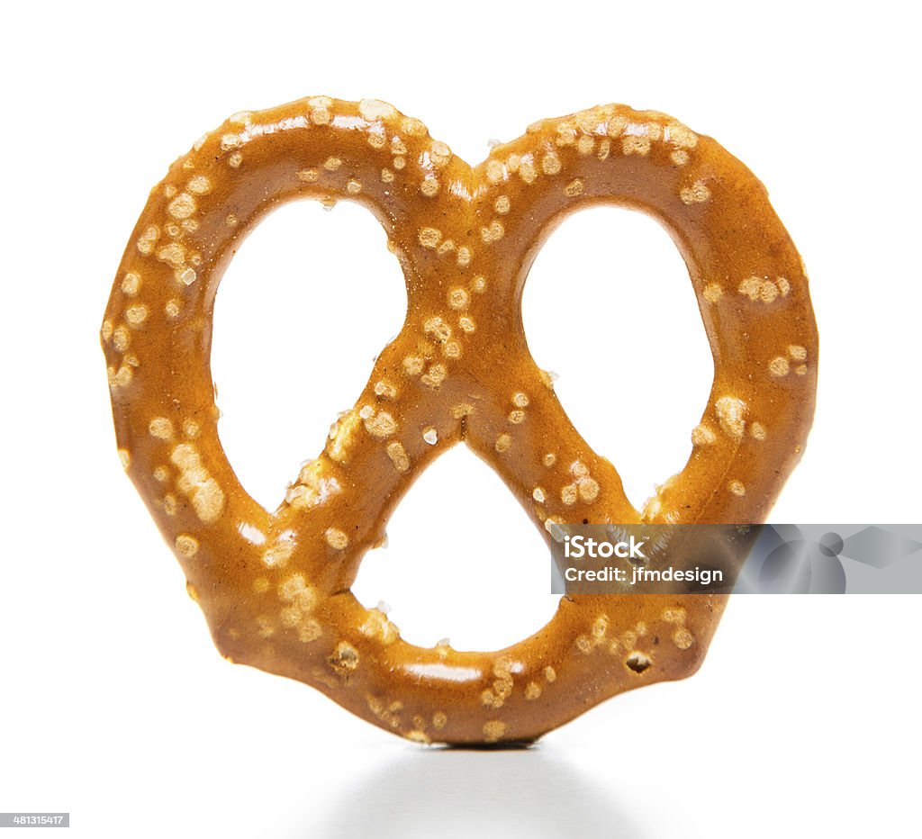 Bretzel sur blanc - Photo de Aliment libre de droits