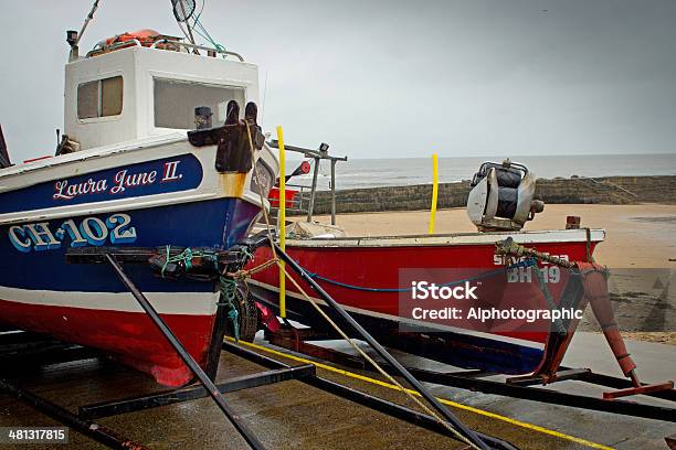 Imbarcazioni Da Pesca Di Lavoro - Fotografie stock e altre immagini di Ambientazione esterna - Ambientazione esterna, Arrugginito, Bacino di carenaggio
