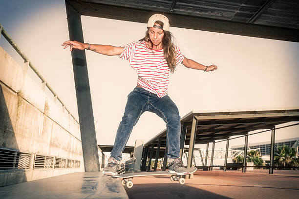 istock Young girl grinding with her skateboard 481328954
