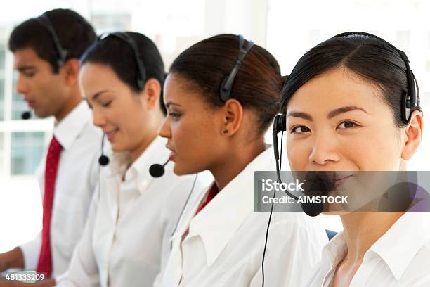 Foto de Call Center e mais fotos de stock de 20 Anos - 20 Anos, 20-24 Anos, Adulto