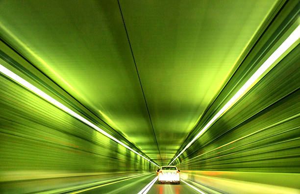 callahan tunnel, boston - highway underground corridor street photos et images de collection