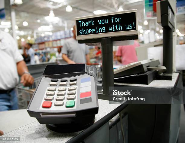 Finalização Da Compra - Fotografias de stock e mais imagens de Caixa Registadora - Caixa Registadora, Teclado de Computador, Balcão de Pagamento