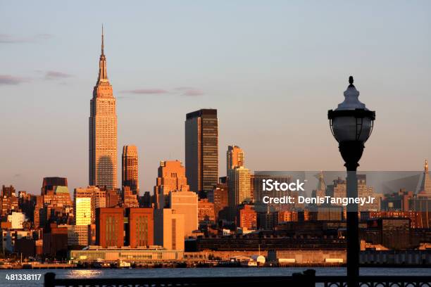 Skyline Di New York - Fotografie stock e altre immagini di Ambientazione esterna - Ambientazione esterna, Architettura, Centro della città