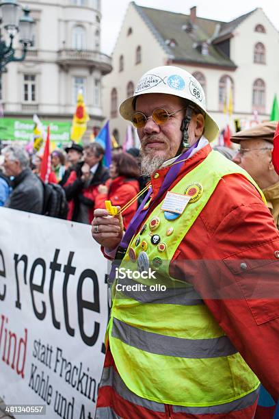 Energiewende Retten Demostración De Wiesbaden Alemania Foto de stock y más banco de imágenes de Alemania