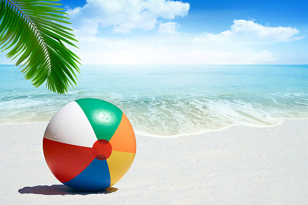 bunte strandball - beach ball toy inflatable red stock-fotos und bilder