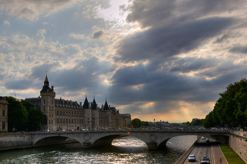 The Eiffel Tower at the foot of the Bir Hakeim bridge in autumn - Paris