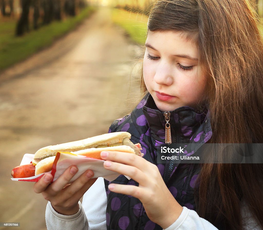 little preteens hot Gadis Preteen Cantik Makan Hot Dog Di Sp Foto Stok - Unduh Gambar Sekarang - Anak - Umur manusia, Hot dog, Makan - Menggunakan mulut - iStock