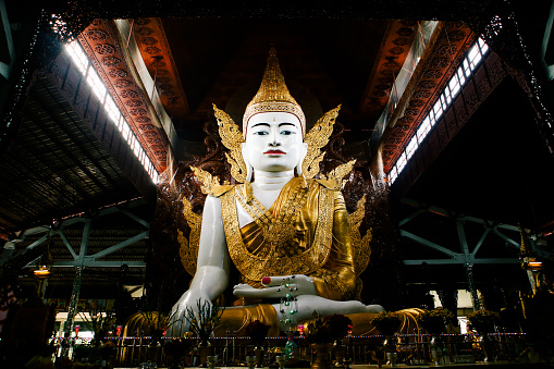 Ngar Htat Gyi Buddha imagen. photo