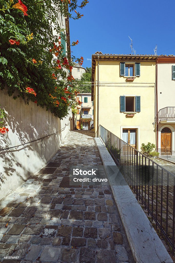 Vecchia città italiana, Pennabilli - Foto stock royalty-free di Acciottolato