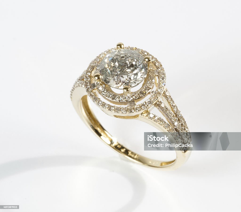 Diamond y Gold anillo de boda de - Foto de stock de Alianza - Anillo libre de derechos