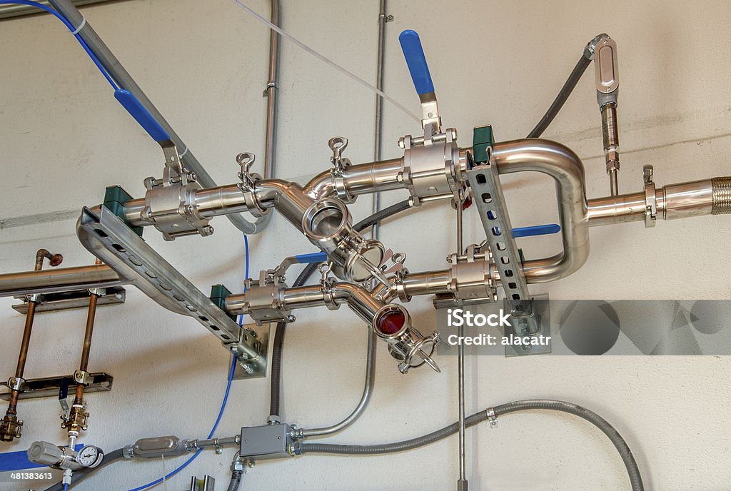 Tuberías de acero inoxidable para Biotech laboratorio - Foto de stock de Acero inoxidable libre de derechos