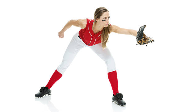 joueur de softball en action - softball adult catching beautiful photos et images de collection