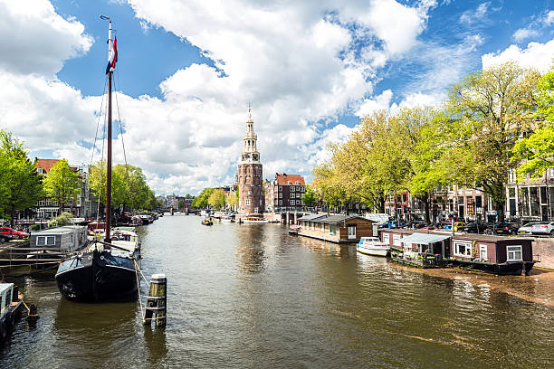 istock Amsterdam Skyline with houseboats and ships 481387898