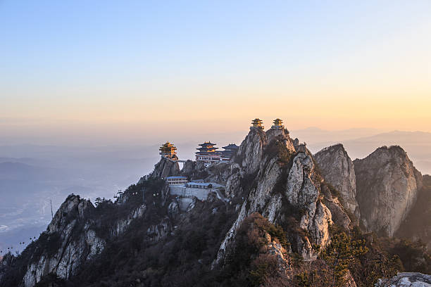 китай священный taoist laojun гора виски - luoyang стоковые фото и изображения