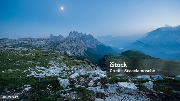 Foto de A Tre Cime Di Lavaredo Para Misurina Lake e mais fotos de stock de Noite - Noite, Rocha, Alpes europeus