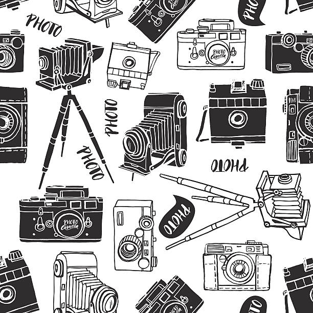 illustrazioni stock, clip art, cartoni animati e icone di tendenza di fotografie vintage macchina fotografica seamless sfondo. disegno a mano vettoriale - silhouette photographer photographing photograph