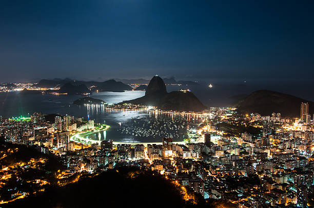 rio de janeiro, à noite - brazil sea nautical vessel urca - fotografias e filmes do acervo