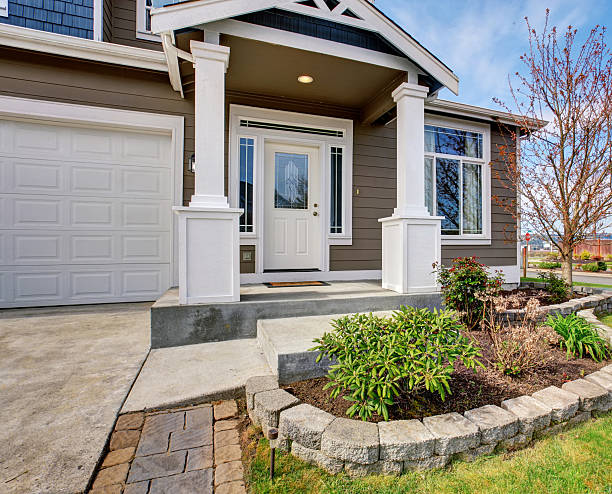 istock Traditional american home with nice lawn. 481426300